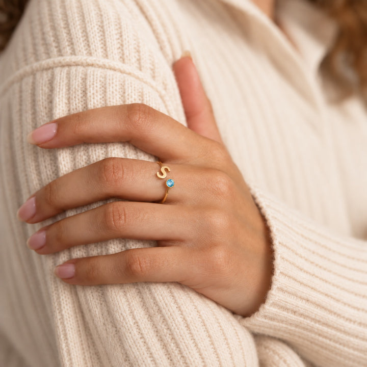 BAGUE PERSONNALISÉE AVEC PIERRE DE NAISSANCE