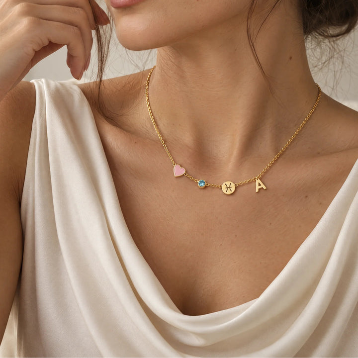 COLLIER AVEC INITIALE EN FORME DE CŒUR