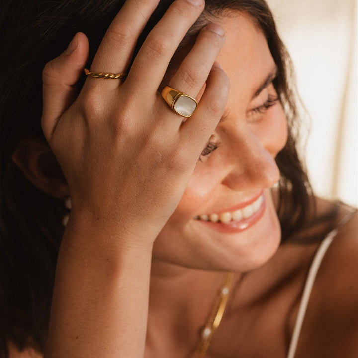 BAGUE EN NACRE